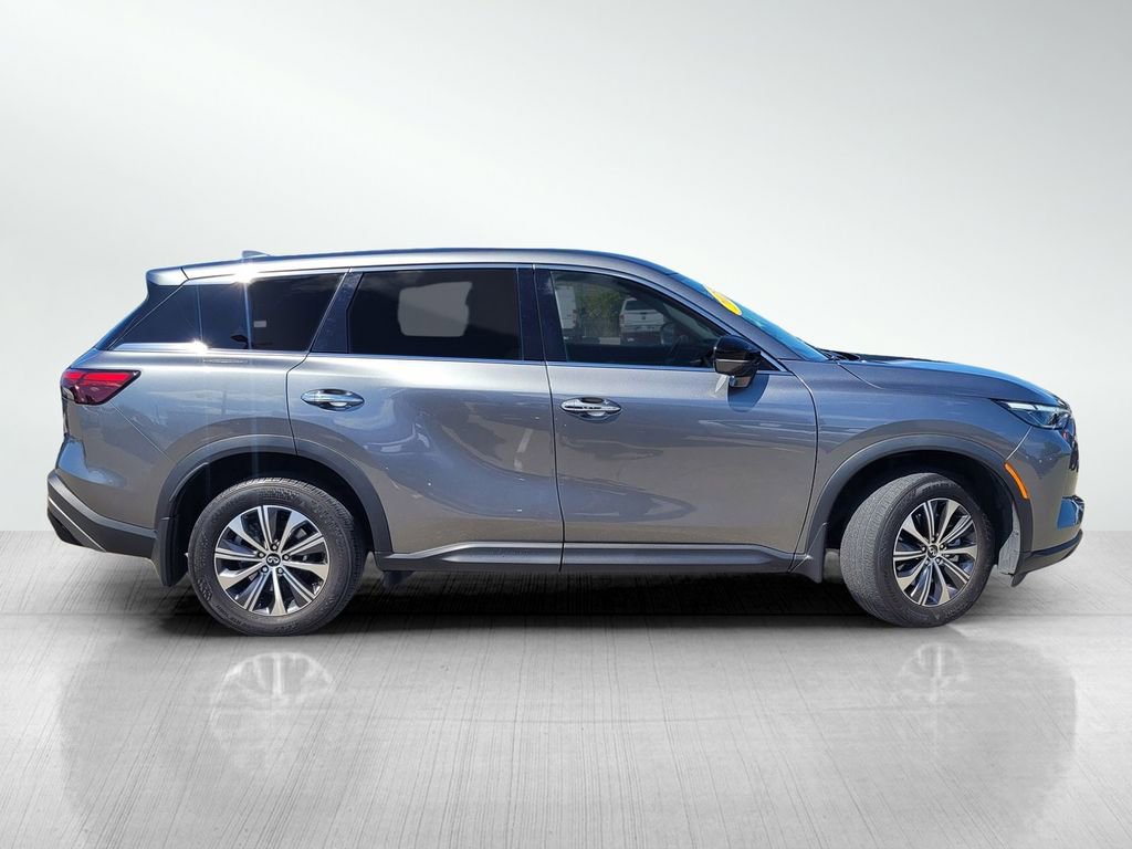 Used 2023 INFINITI QX60 Pure AWD/4WD image 3