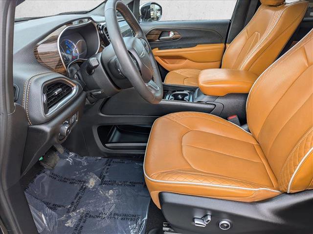 Used 2023 Chrysler Pacifica Pinnacle image 10