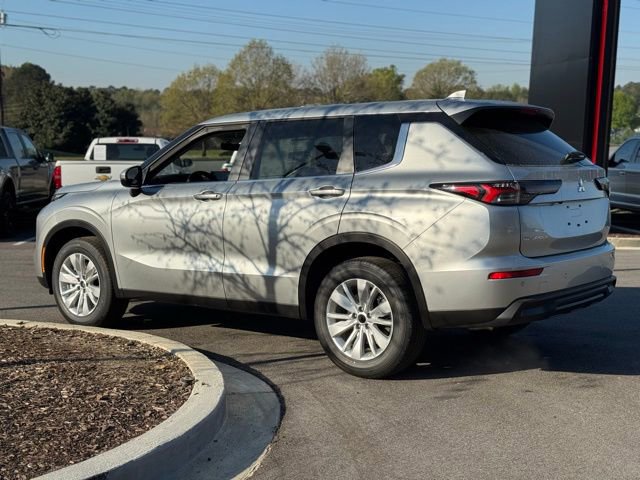 New 2026 Mitsubishi Outlander ES image 9