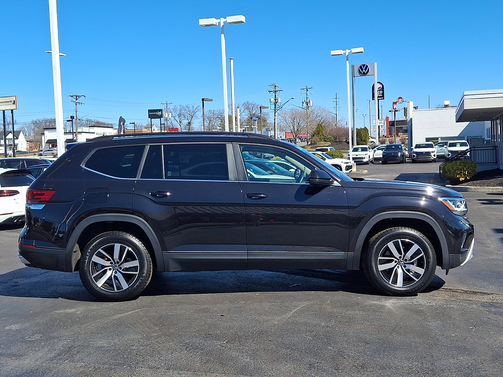 Certified 2023 Volkswagen Atlas SE image 7