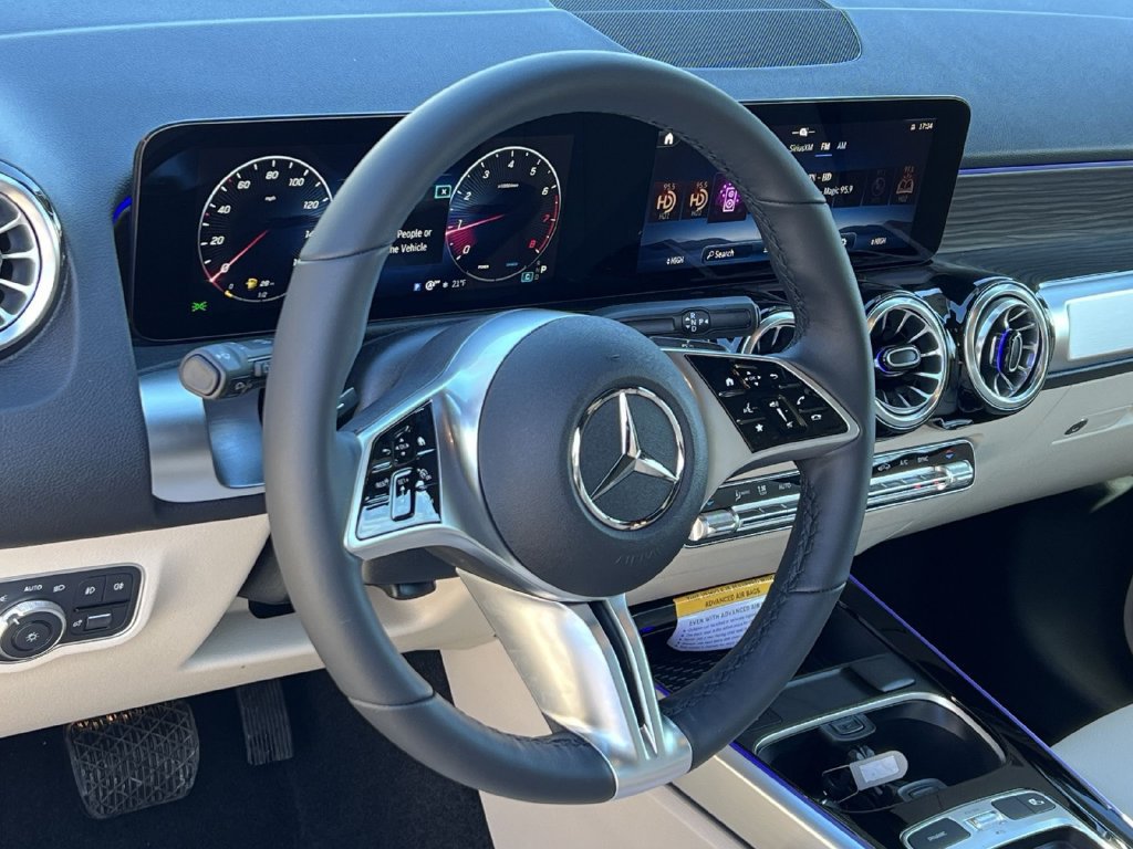 Used 2026 Mercedes-Benz GLB 250 4MATIC image 14