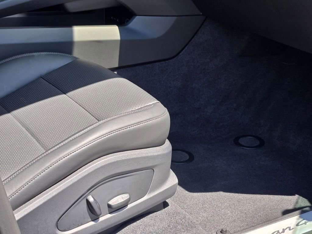 Certified 2024 Porsche Macan 4 Electric image 38