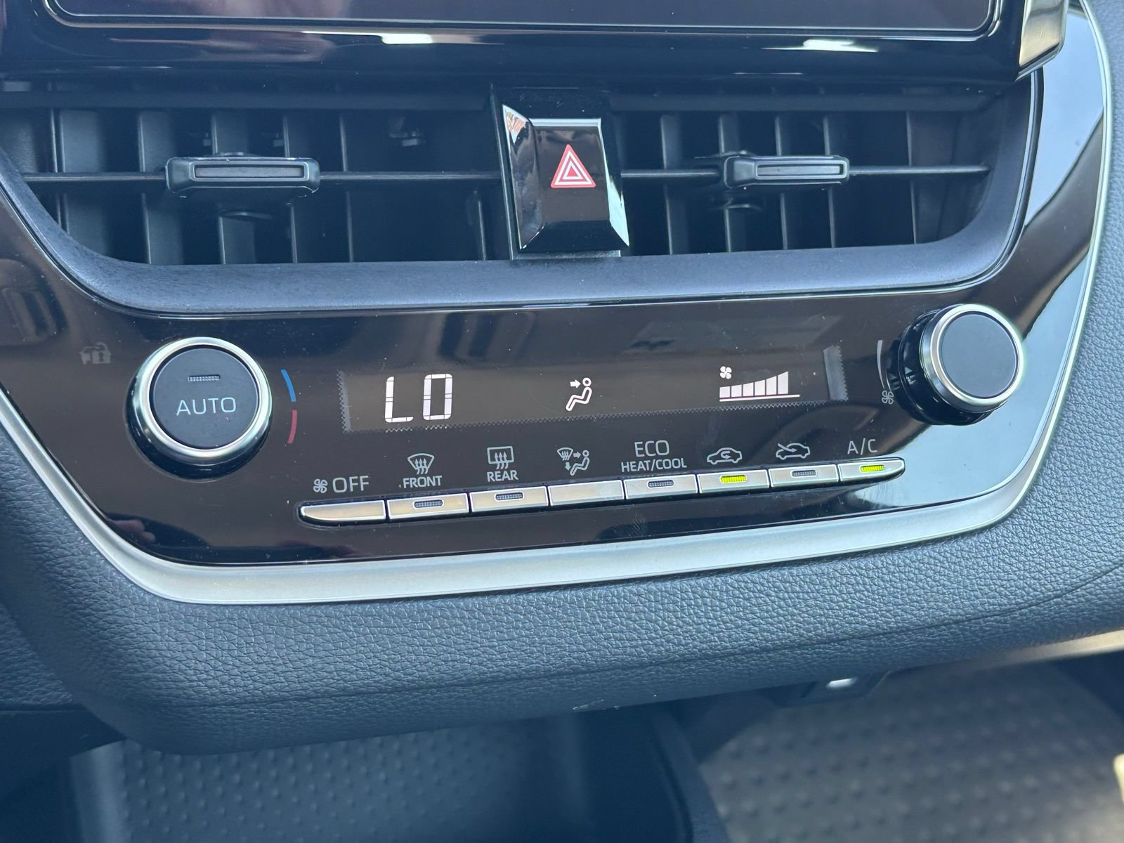 Used 2025 Toyota Corolla LE FWD image 6