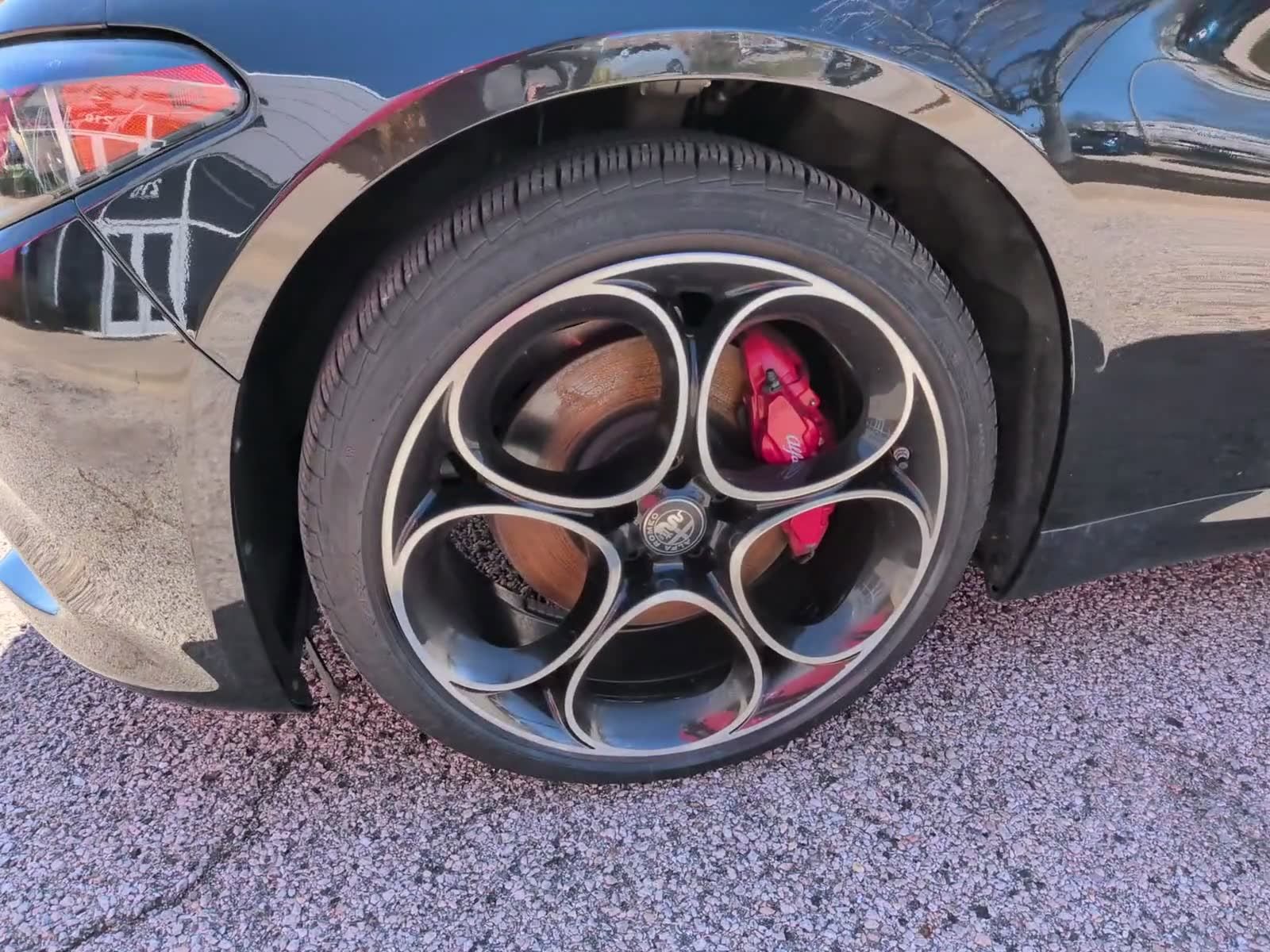 Used 2024 Alfa Romeo Giulia Veloce AWD/4WD image 17