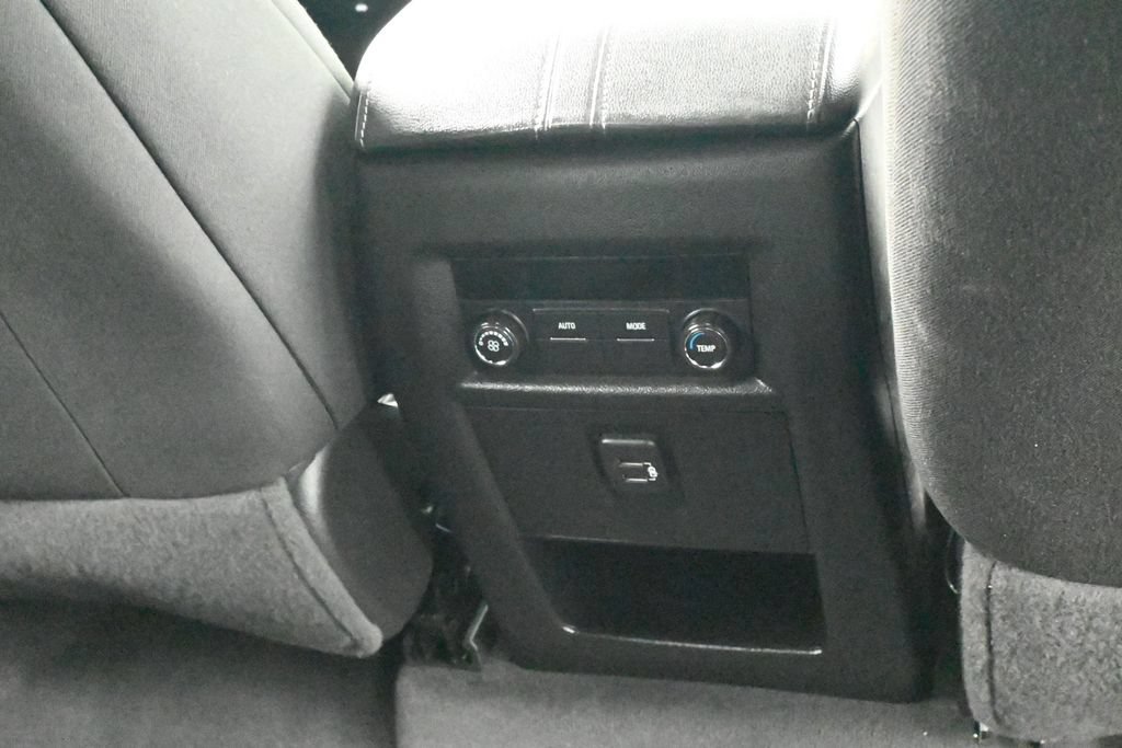Used 2023 Chevrolet Traverse LT FWD image 40