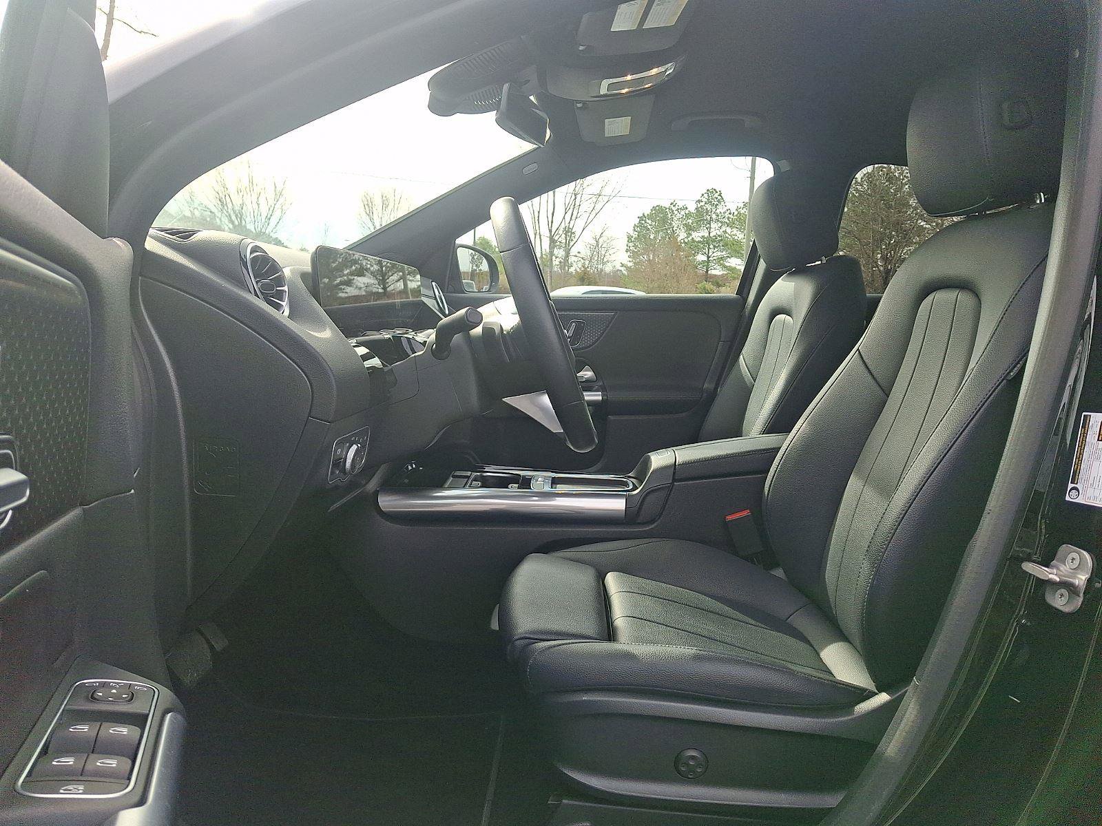 Used 2025 Mercedes-Benz GLA 250 4MATIC image 13