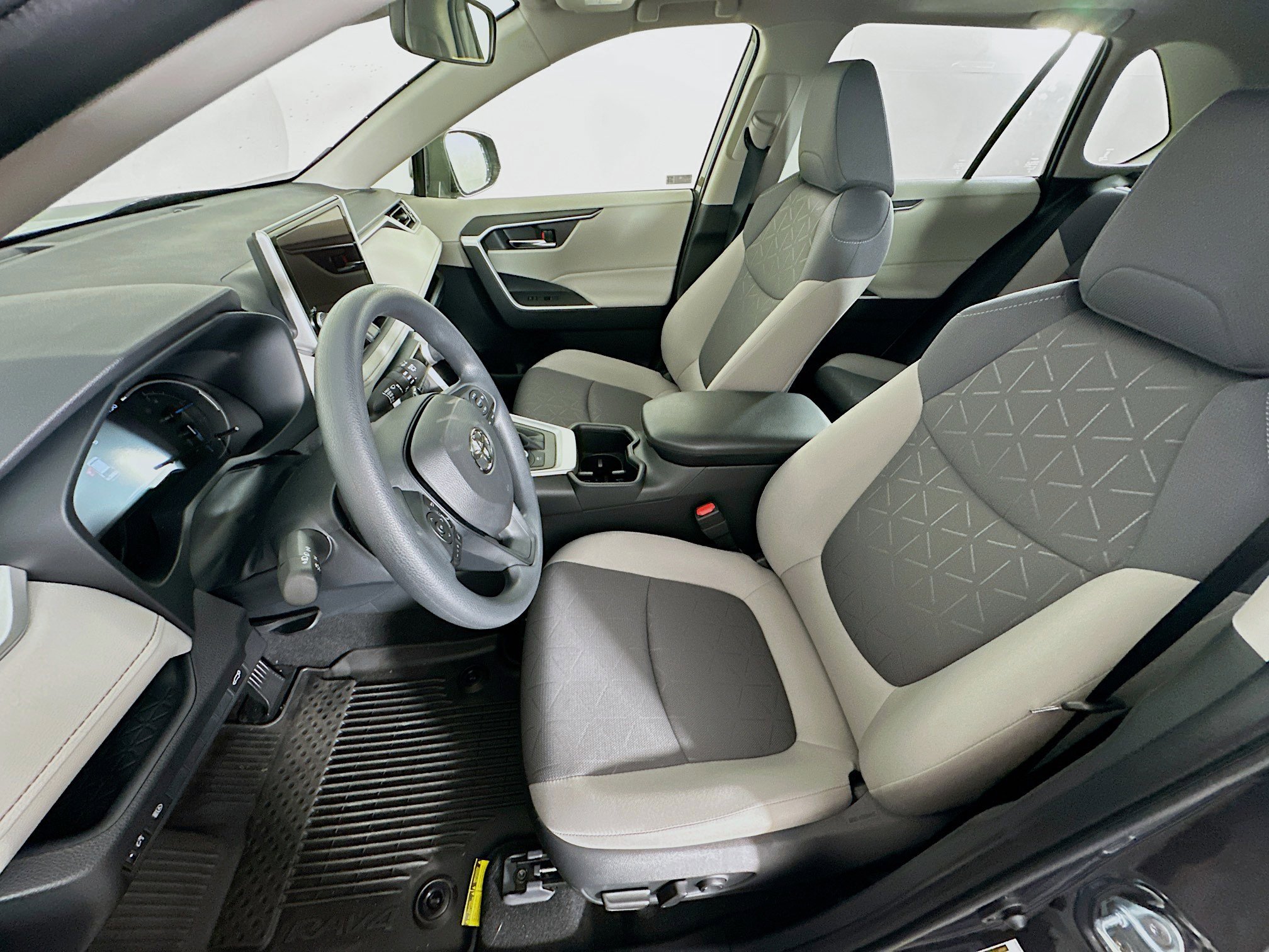 Used 2025 Toyota RAV4 XLE w/ Convenience Package image 13