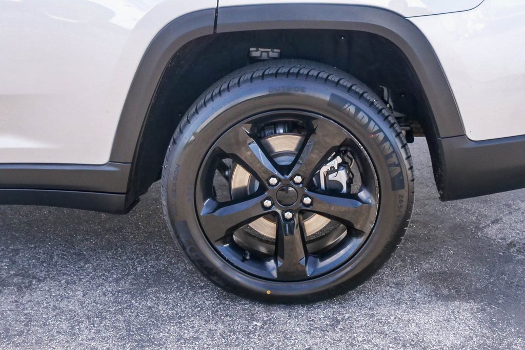 Used 2023 Jeep Grand Cherokee L Laredo image 6