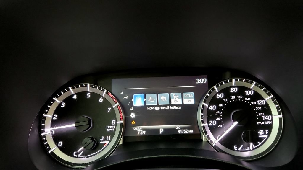 Used 2023 Toyota Highlander LE AWD/4WD image 27