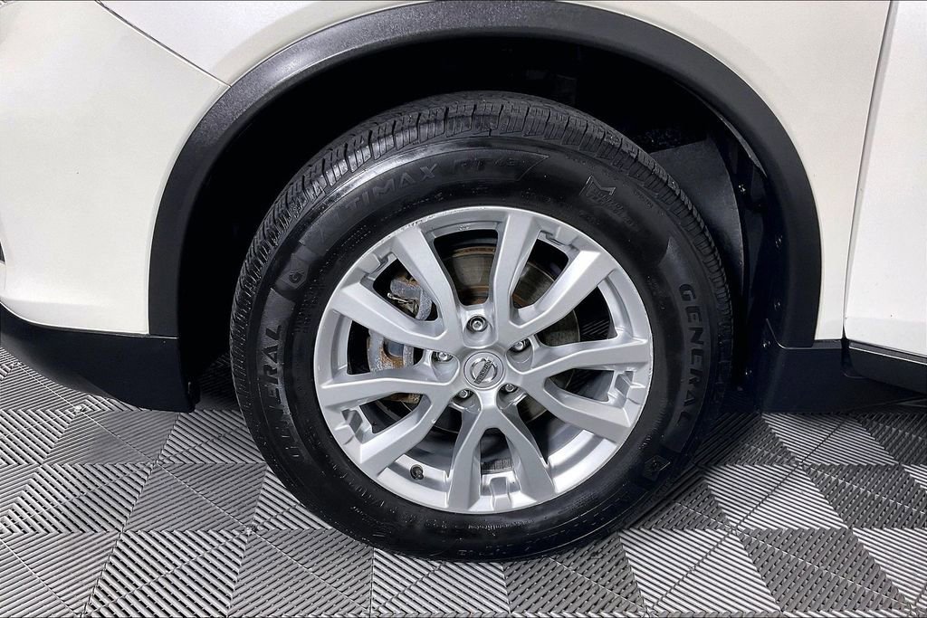 Used 2017 Nissan Rogue SV AWD/4WD image 11