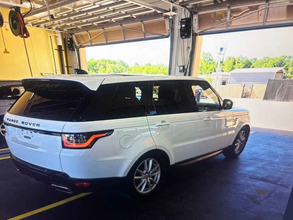 Used 2018 Land Rover Range Rover Sport SE AWD/4WD image 3