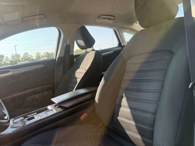 Used 2020 Ford Fusion SE FWD image 11