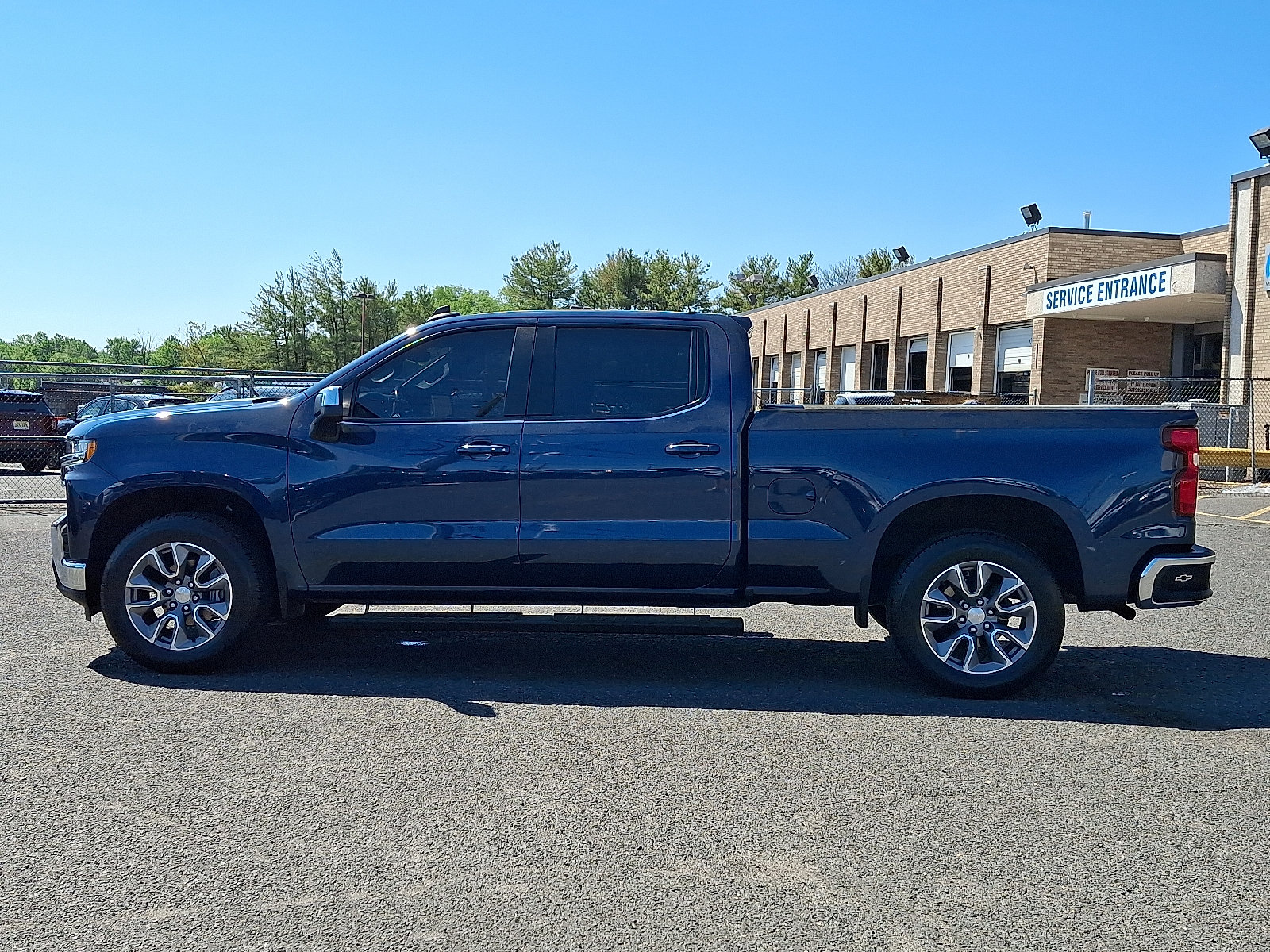 Used 2022 Chevrolet Silverado 1500 LT w/ Bed Protection Package AWD/4WD image 4