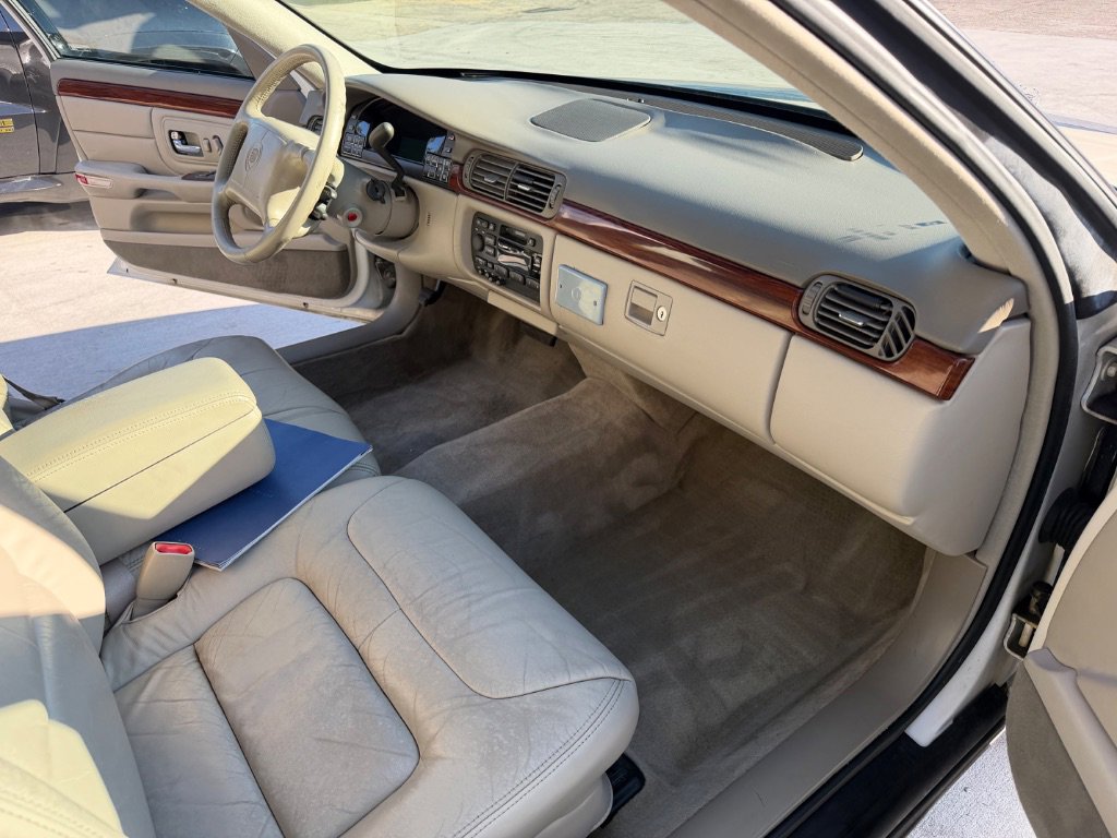Used 1999 Cadillac De Ville Base image 13