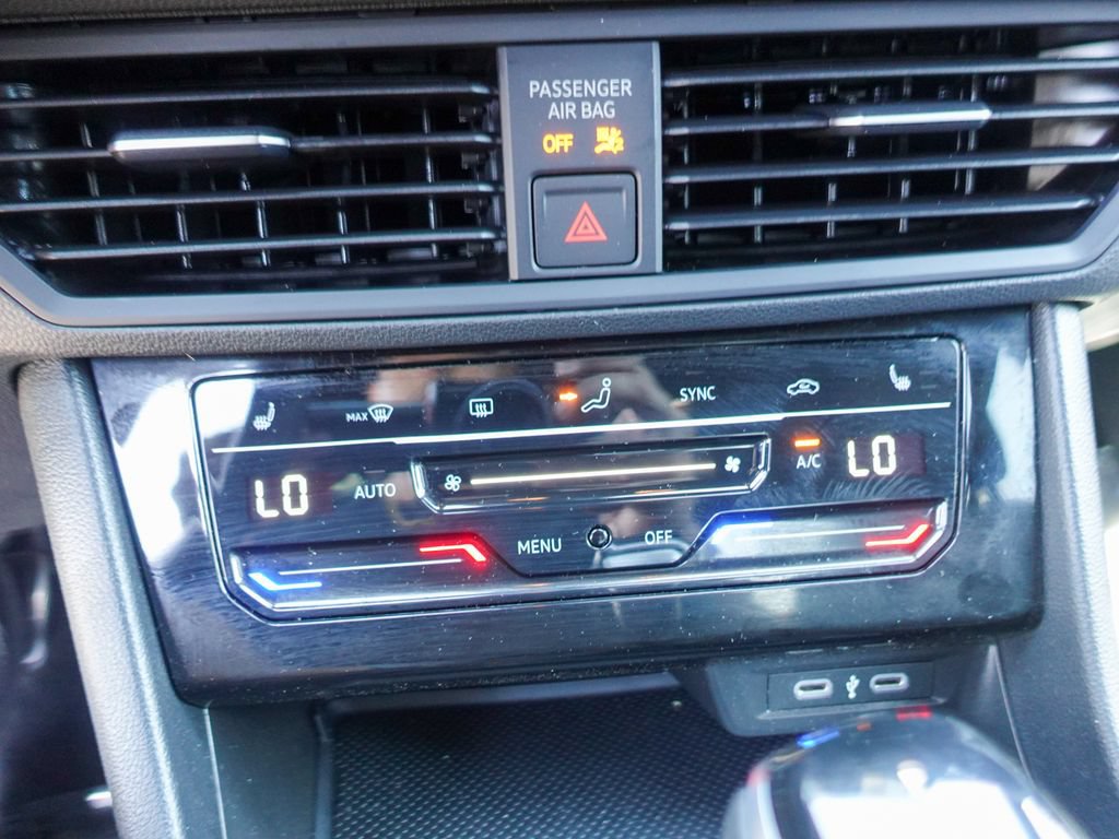 Certified 2025 Volkswagen Jetta Sport FWD image 19