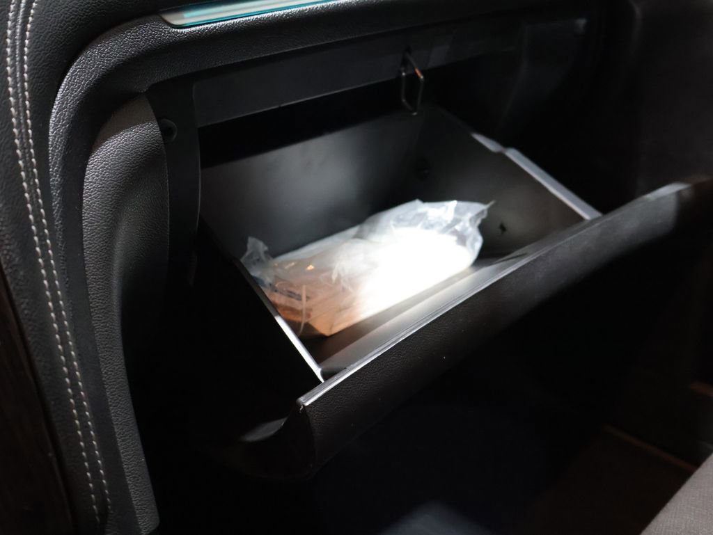 Used 2016 Chevrolet Traverse LT w/ Style and Technology Package image 26