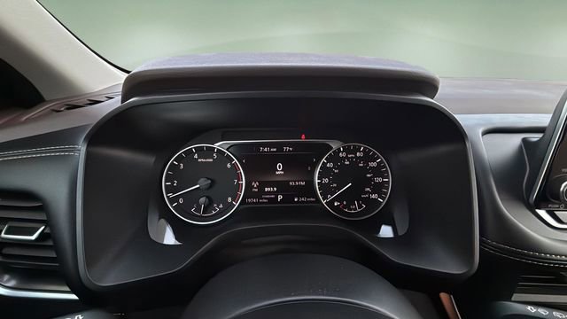 Used 2023 Nissan Rogue SV w/ SV Premium B Package FWD image 16