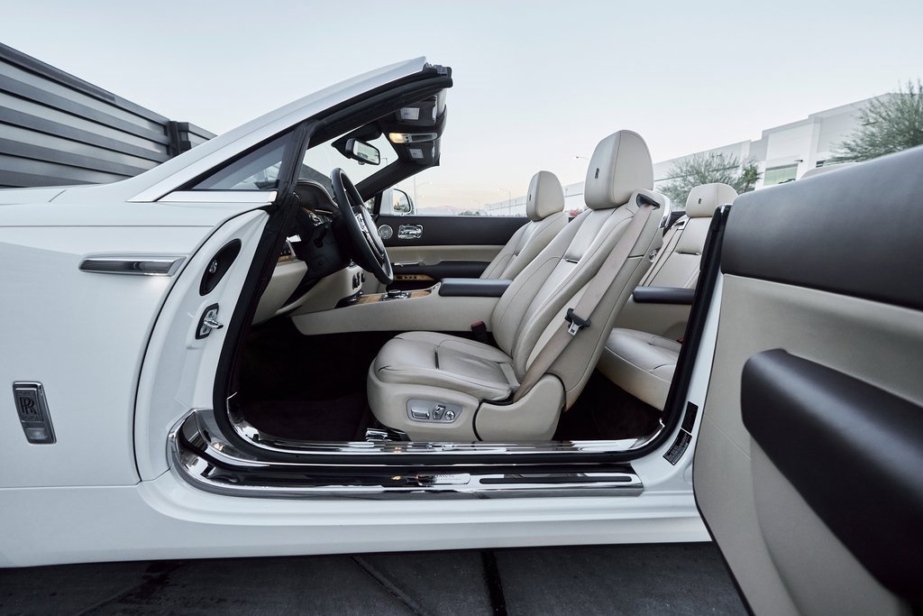 Used 2017 Rolls-Royce Dawn image 30