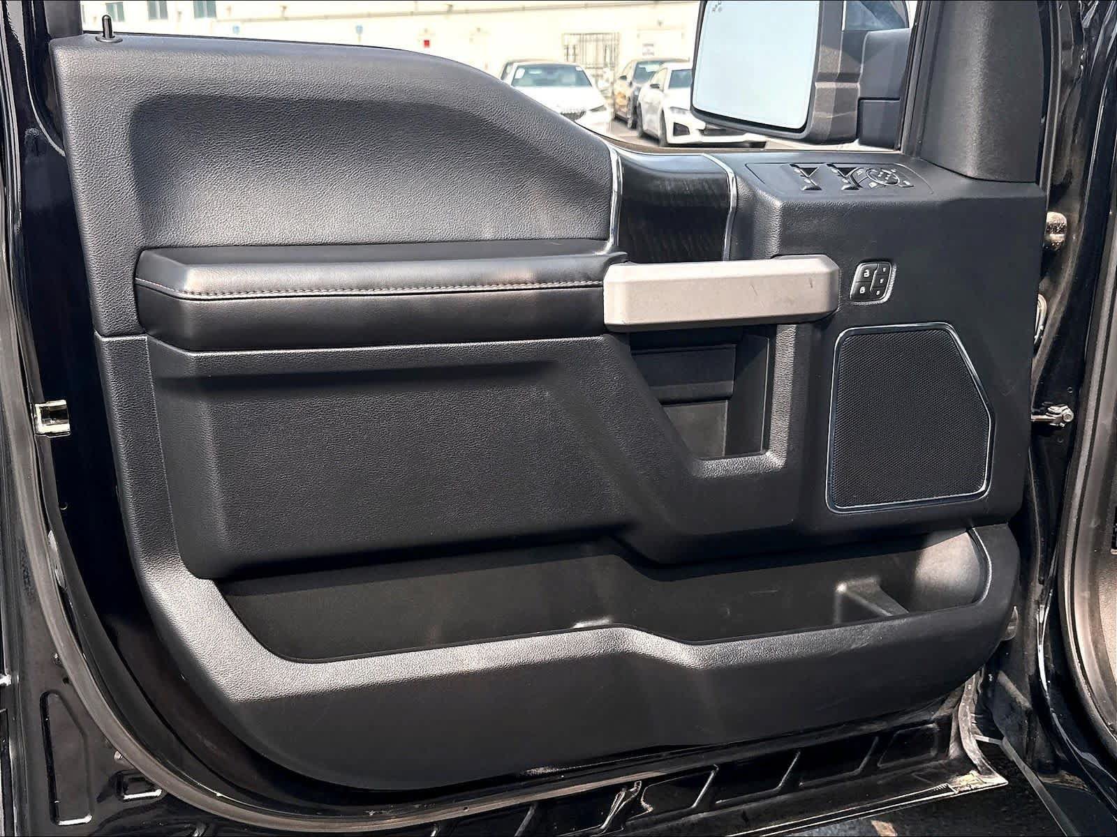 Used 2018 Ford F150 Platinum w/ Equipment Group 701A Luxury AWD/4WD image 19