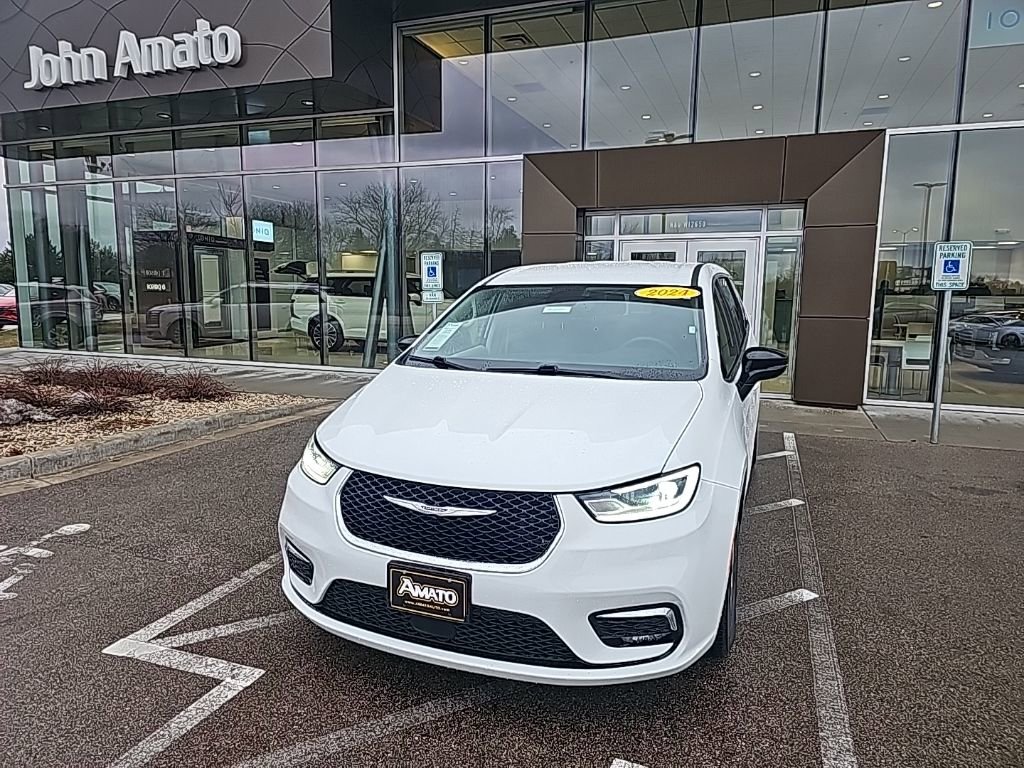 Used 2024 Chrysler Pacifica Touring-L