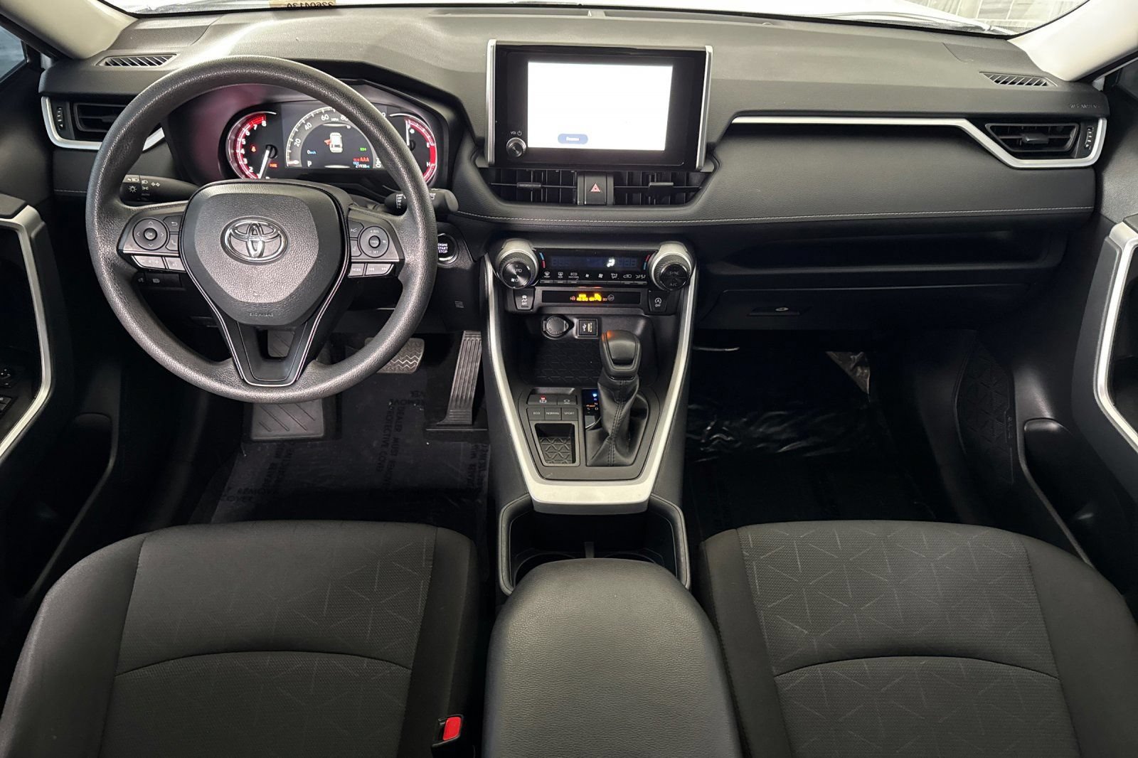 Used 2025 Toyota RAV4 XLE FWD image 13
