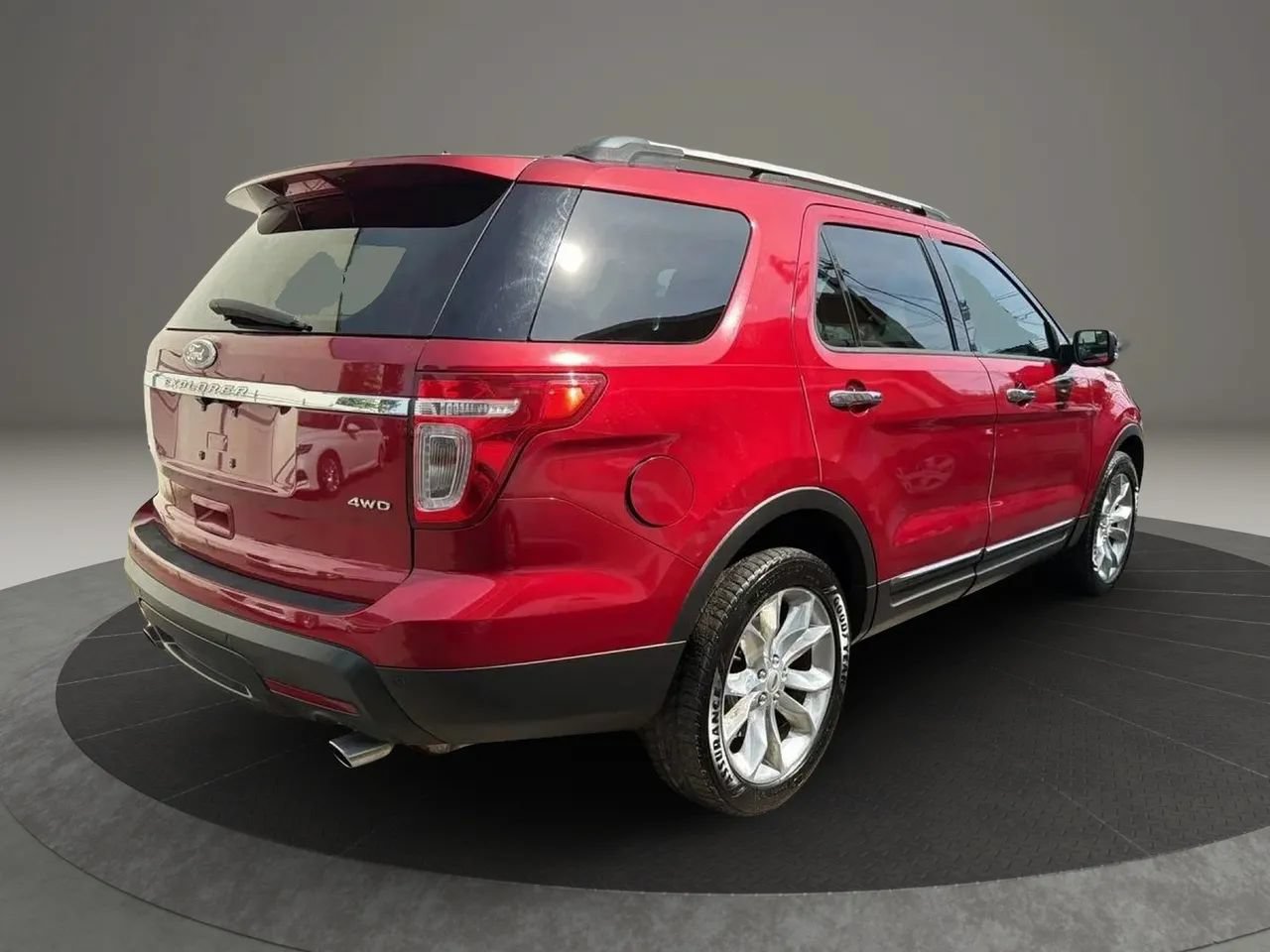 Used 2014 Ford Explorer XLT w/ Equipment Group 202A AWD/4WD image 5