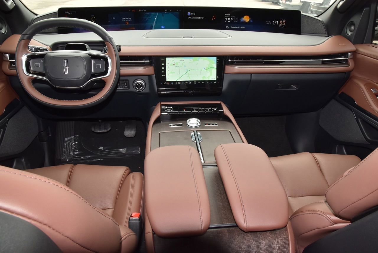 New 2026 Lincoln Navigator L Reserve AWD/4WD image 15
