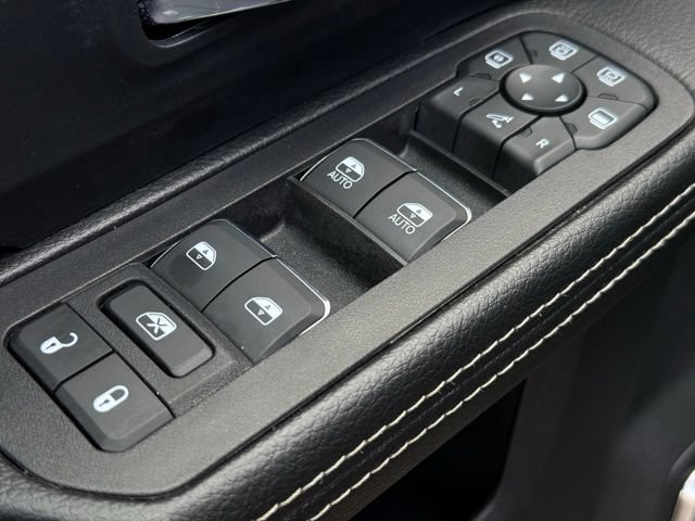 Used 2026 RAM 2500 Laramie AWD/4WD image 15