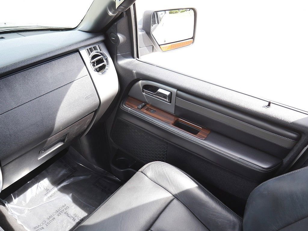 Used 2016 Ford Expedition Platinum AWD/4WD image 25