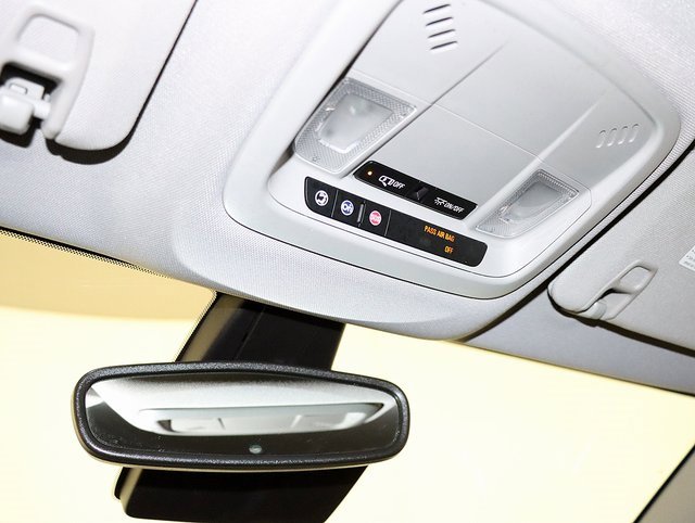 Used 2018 Chevrolet Volt Premier w/ Driver Confidence Package image 23