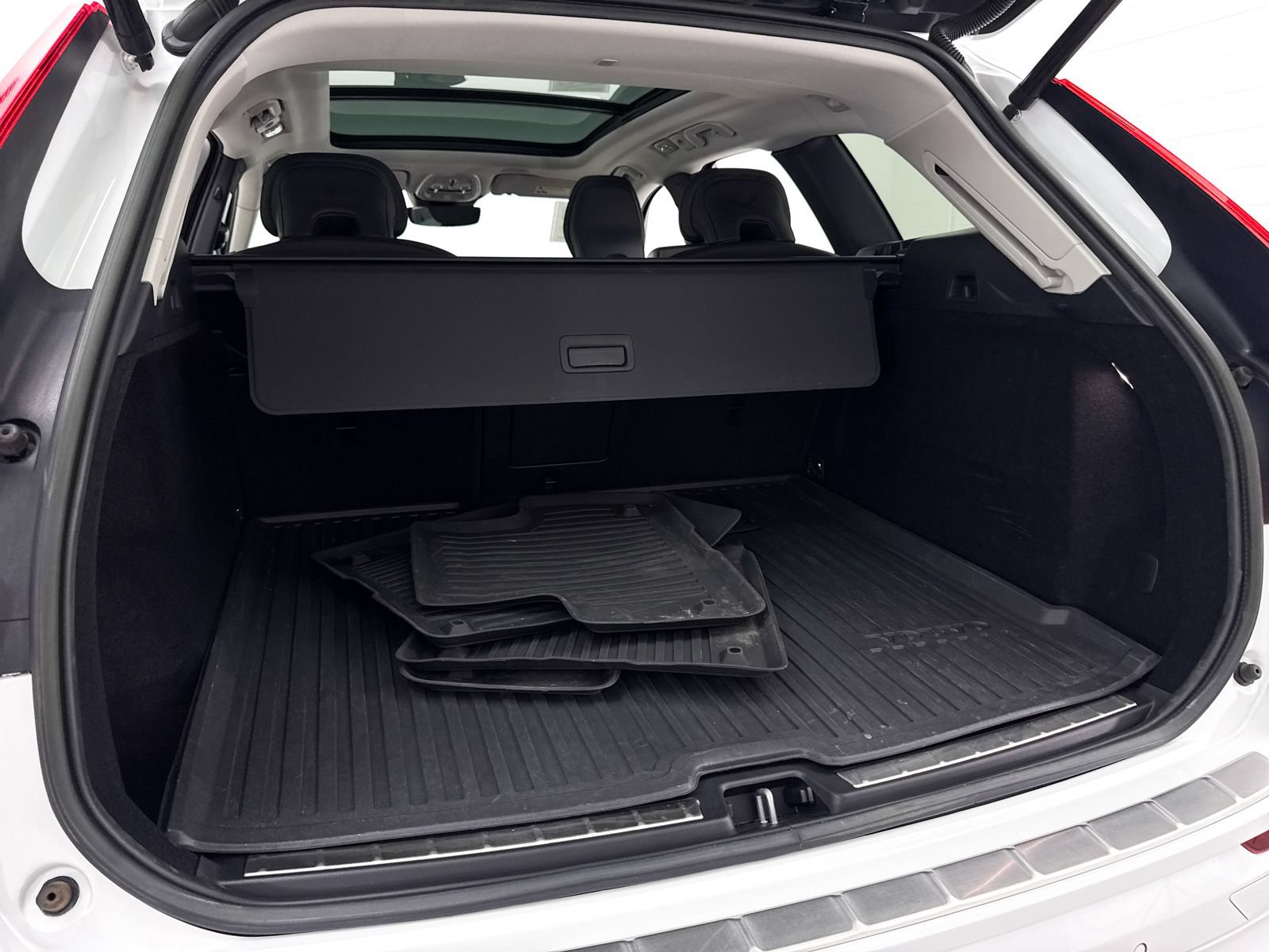 Used 2023 Volvo XC60 B5 Plus w/ Protection Package Premier FWD image 31