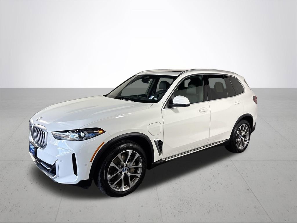 Used 2025 BMW X5 xDrive50e image 2