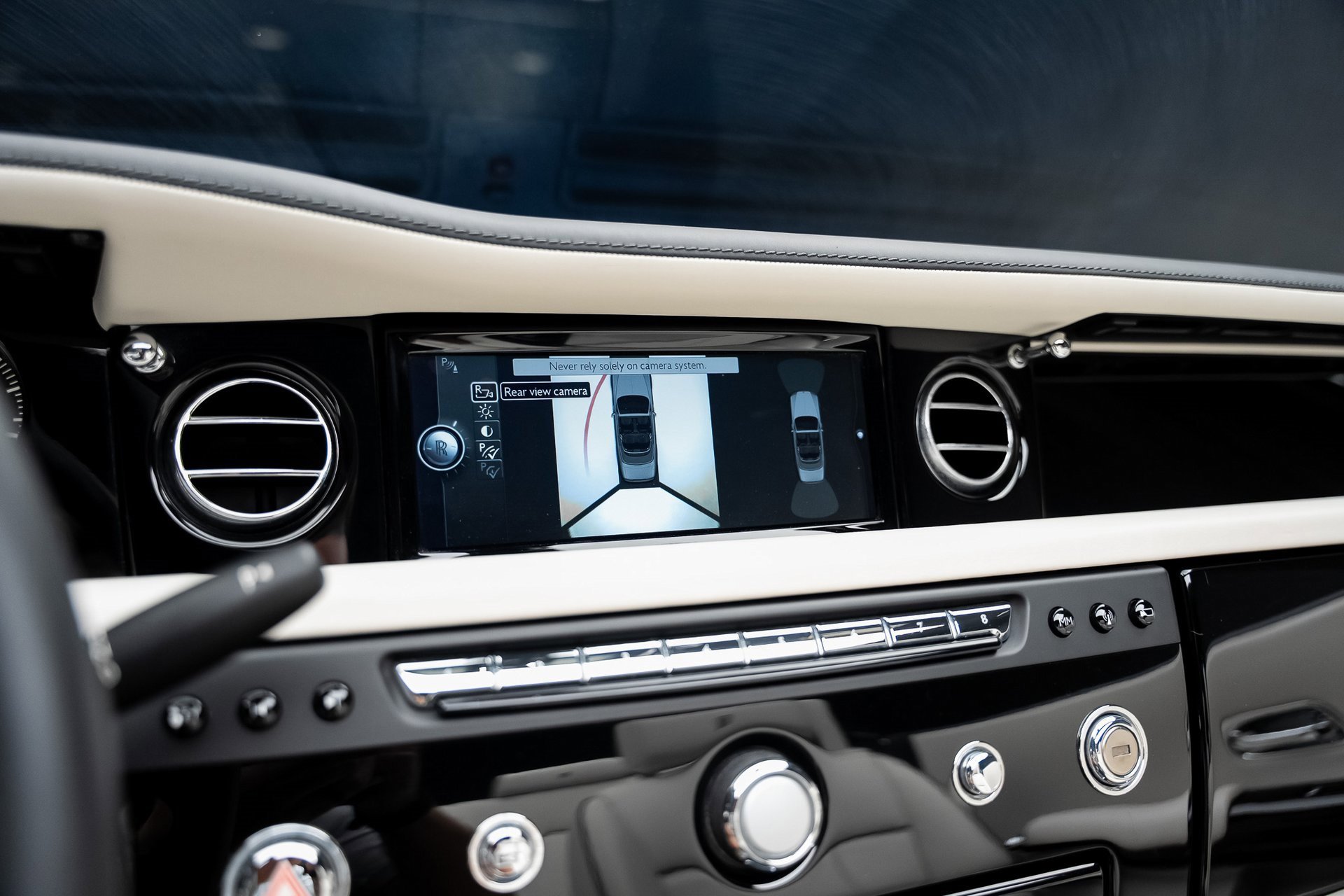 Used 2013 Rolls-Royce Phantom Drophead Coupe image 50