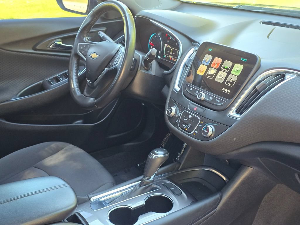 Used 2018 Chevrolet Malibu LT FWD image 20