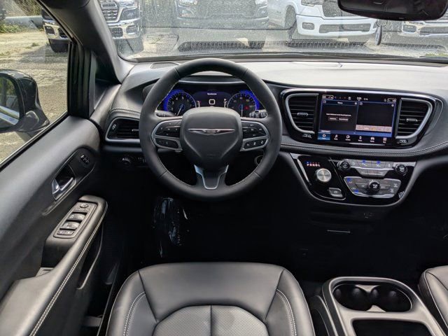 New 2026 Chrysler Pacifica Select FWD image 16