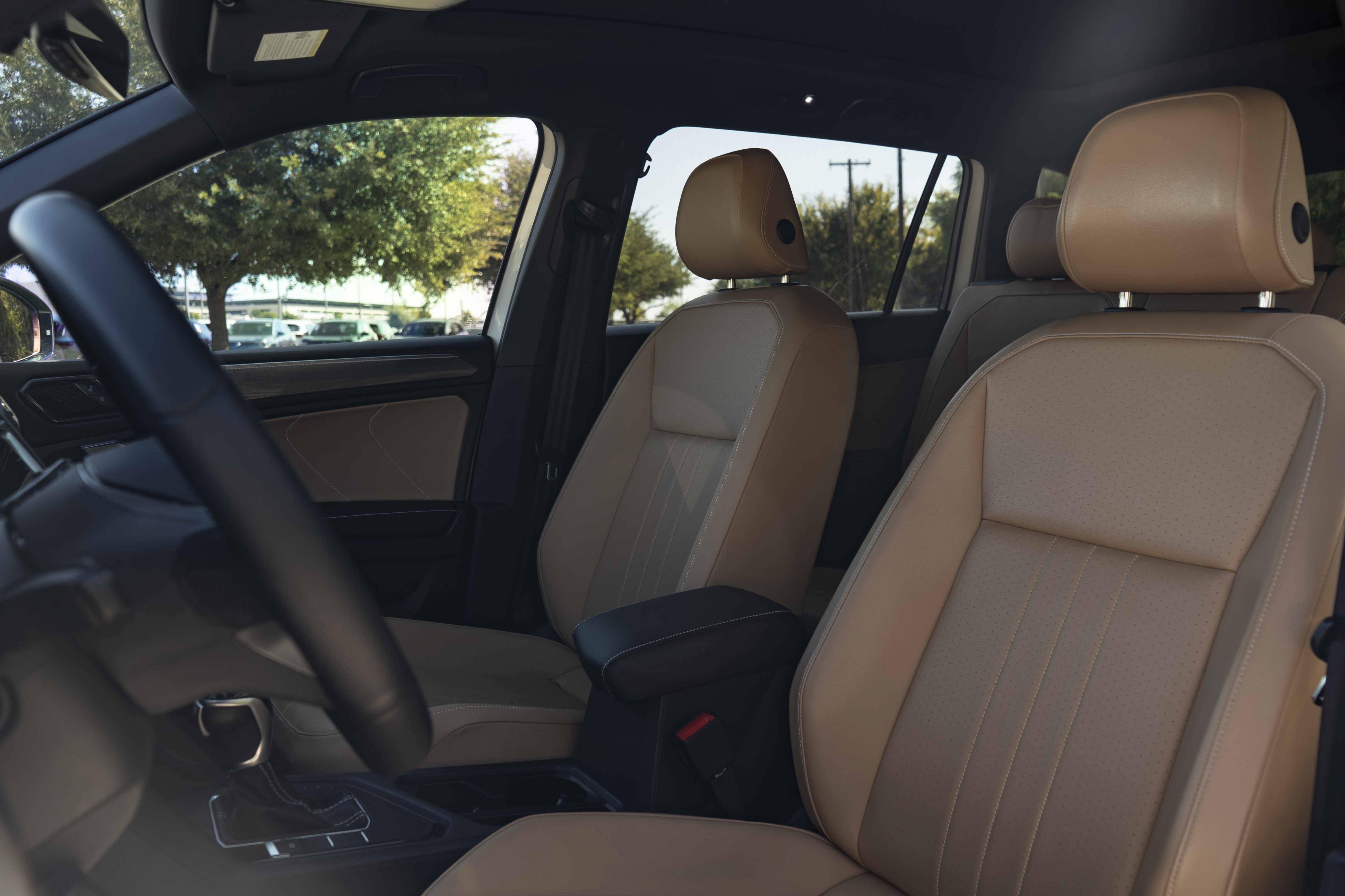 Certified 2022 Volkswagen Tiguan SE R-Line FWD image 16