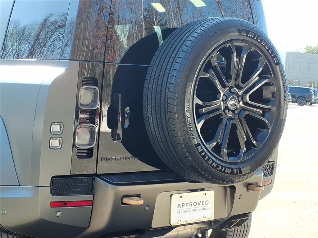Certified 2025 Land Rover Defender 110 image 19