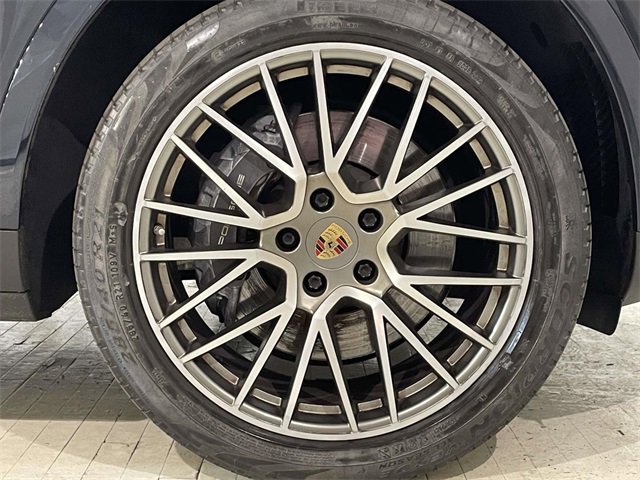 Used 2022 Porsche Cayenne Platinum Edition w/ Premium Package Plus image 16