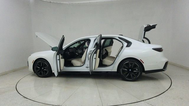 Used 2025 BMW 740i xDrive image 73