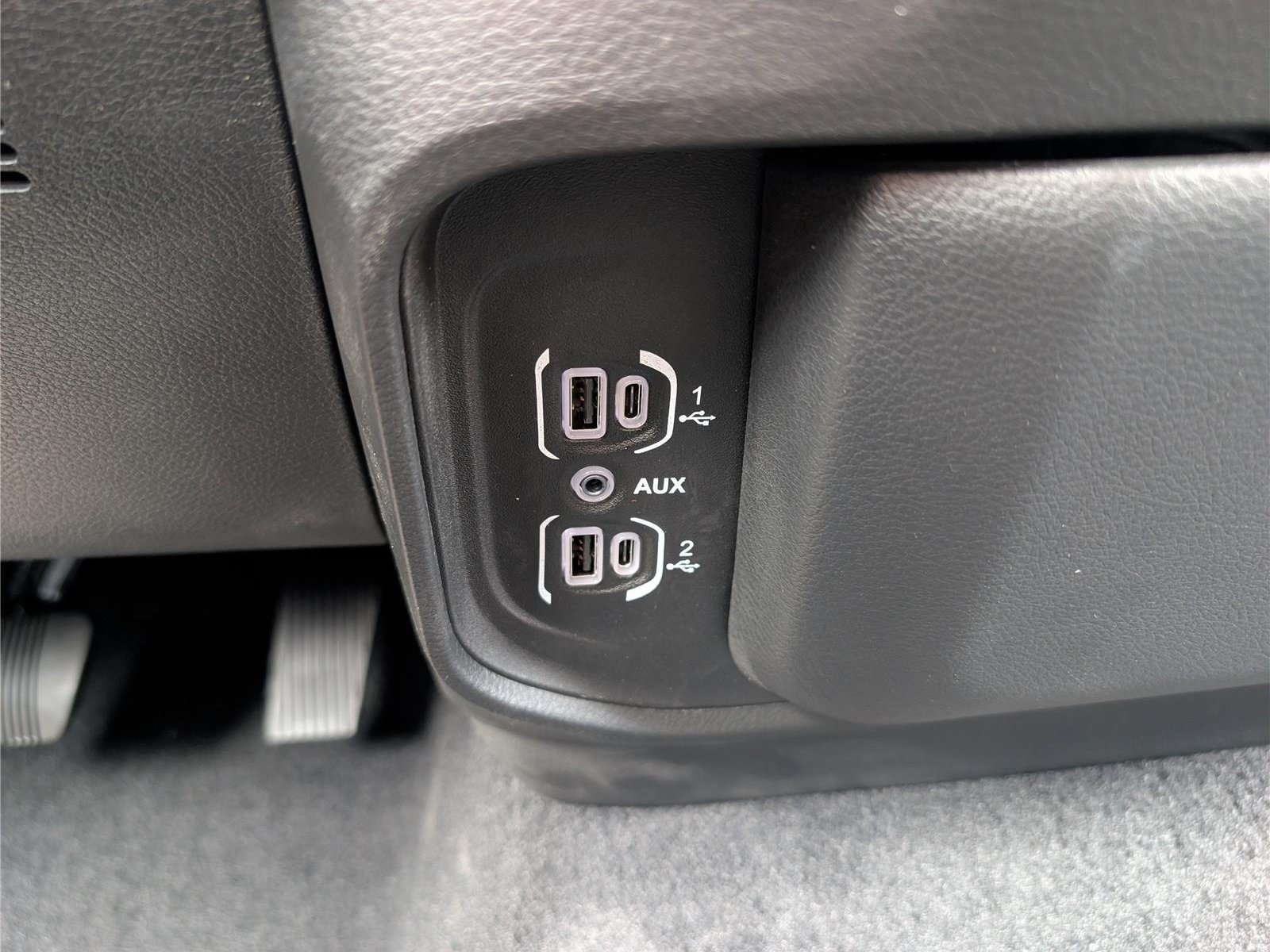 New 2026 RAM 1500 Express AWD/4WD image 21