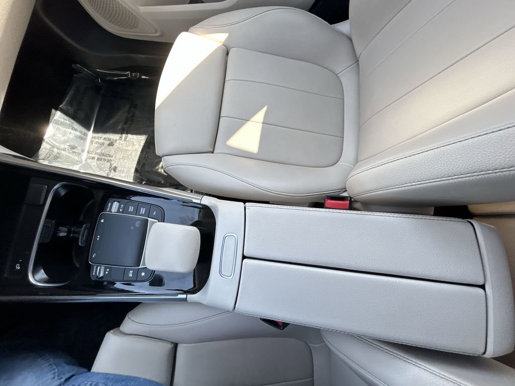 Used 2021 Mercedes-Benz GLB 250 w/ Premium Package image 20