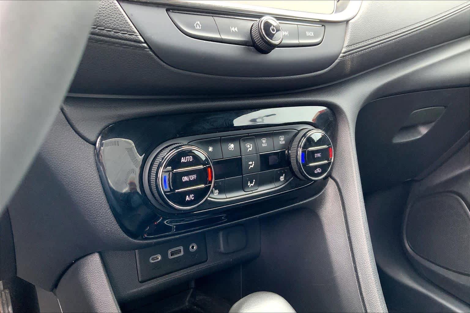 Used 2022 Buick Encore GX Select w/ Sport Touring Package FWD image 32