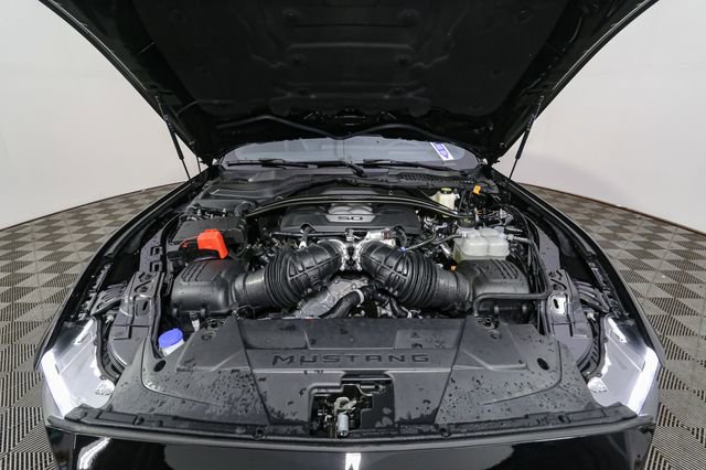 Used 2025 Ford Mustang Dark Horse image 5
