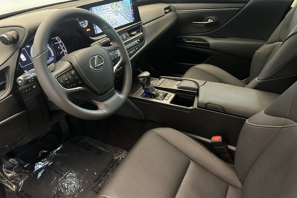 Certified 2022 Lexus ES 300h w/ Premium Package FWD image 10