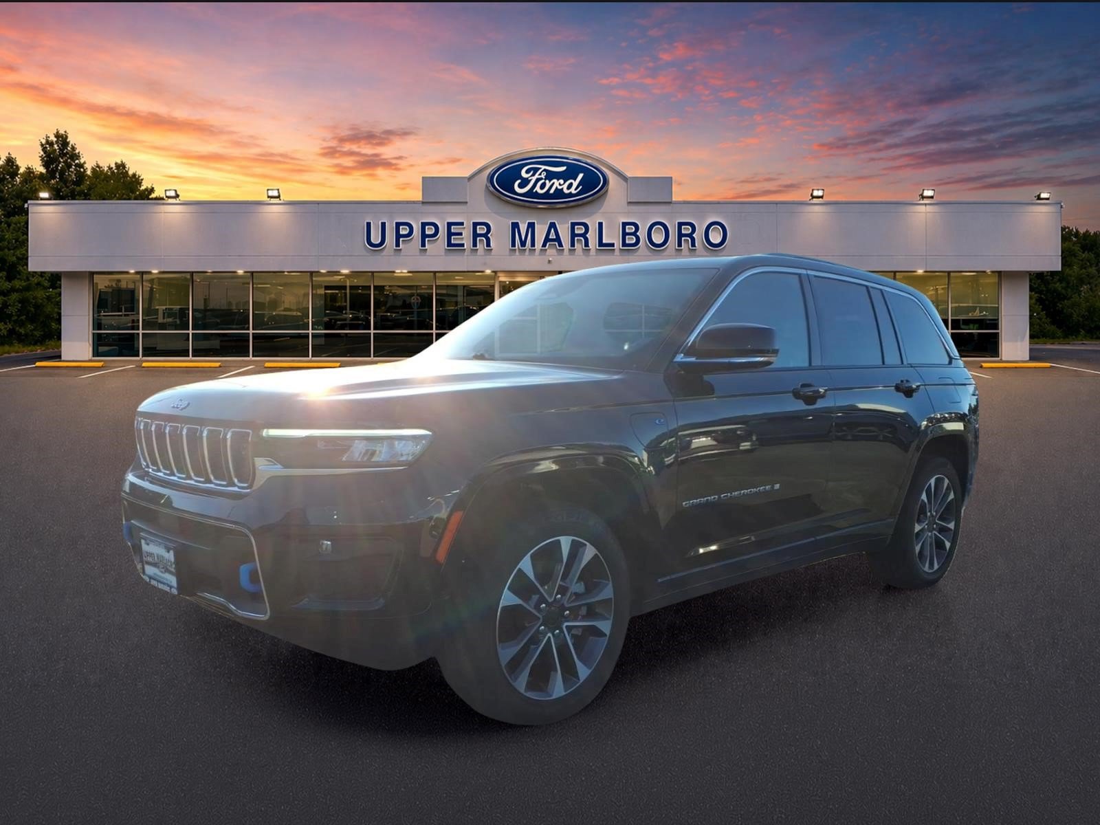 Used 2025 Jeep Grand Cherokee Overland w/ Advanced Protech Group III AWD/4WD image 4