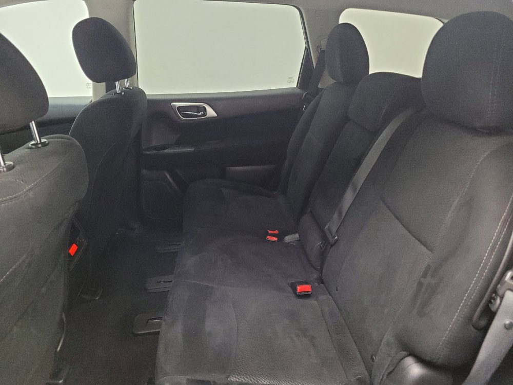 Used 2015 Nissan Pathfinder SV image 18