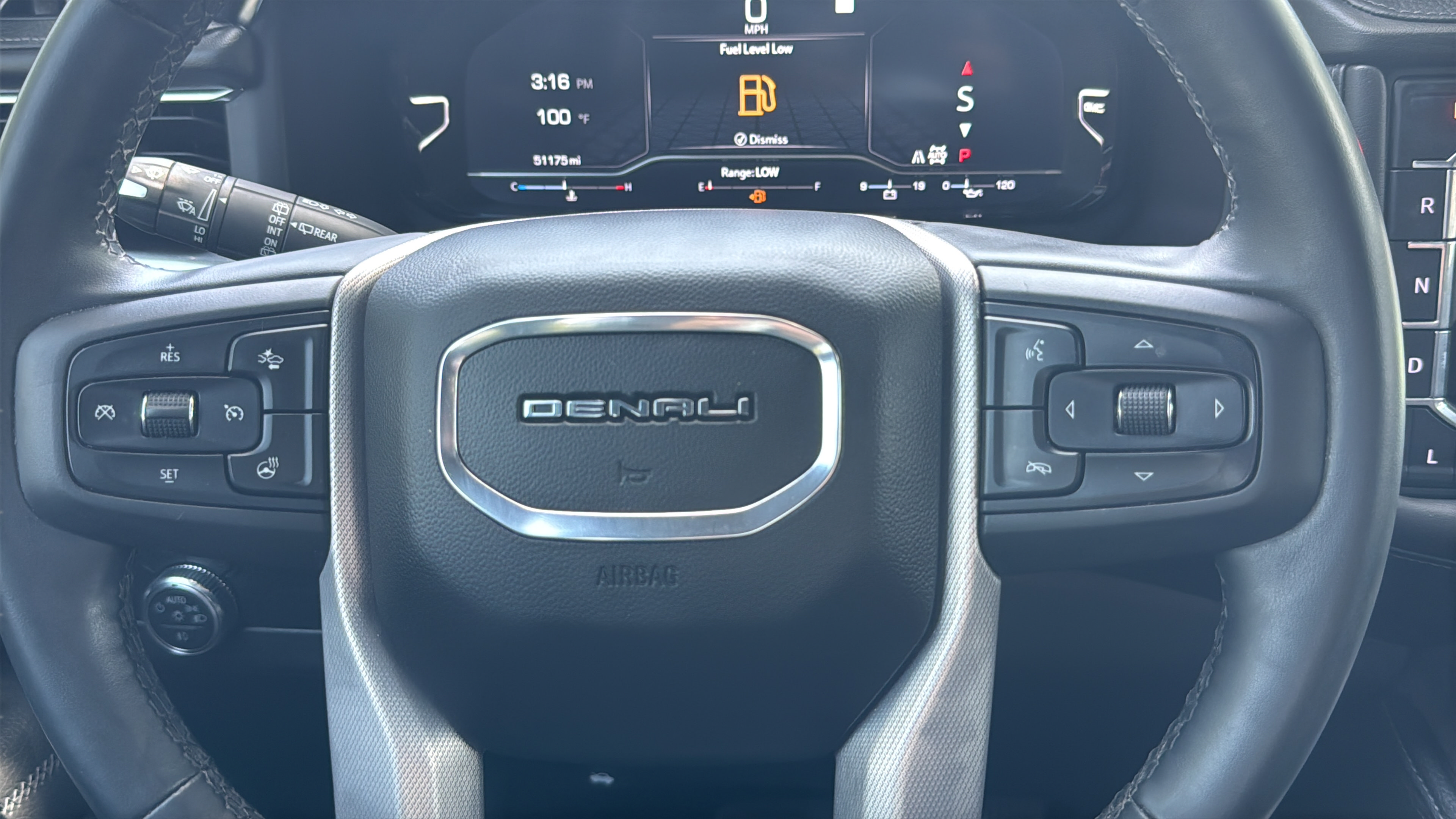 Used 2023 GMC Yukon Denali AWD/4WD image 18