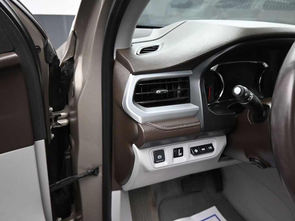 Used 2022 GMC Acadia SLT w/ Technology Package image 6