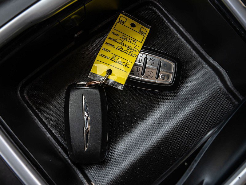 Used 2019 Chrysler Pacifica Limited FWD image 37