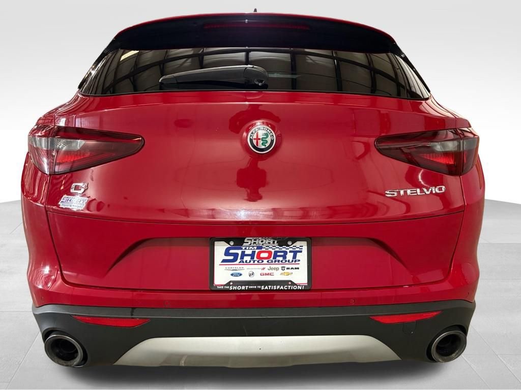 Used 2018 Alfa Romeo Stelvio Ti Sport image 4